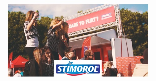 Stimorol Sweden - How to flirt with a screen? Try it with a smile!